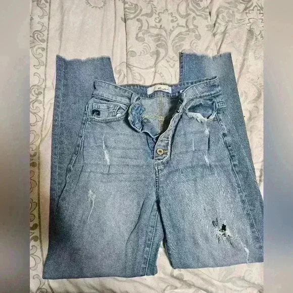 Kancan light wash distressed skinny jeans! - Picture 3 of 8